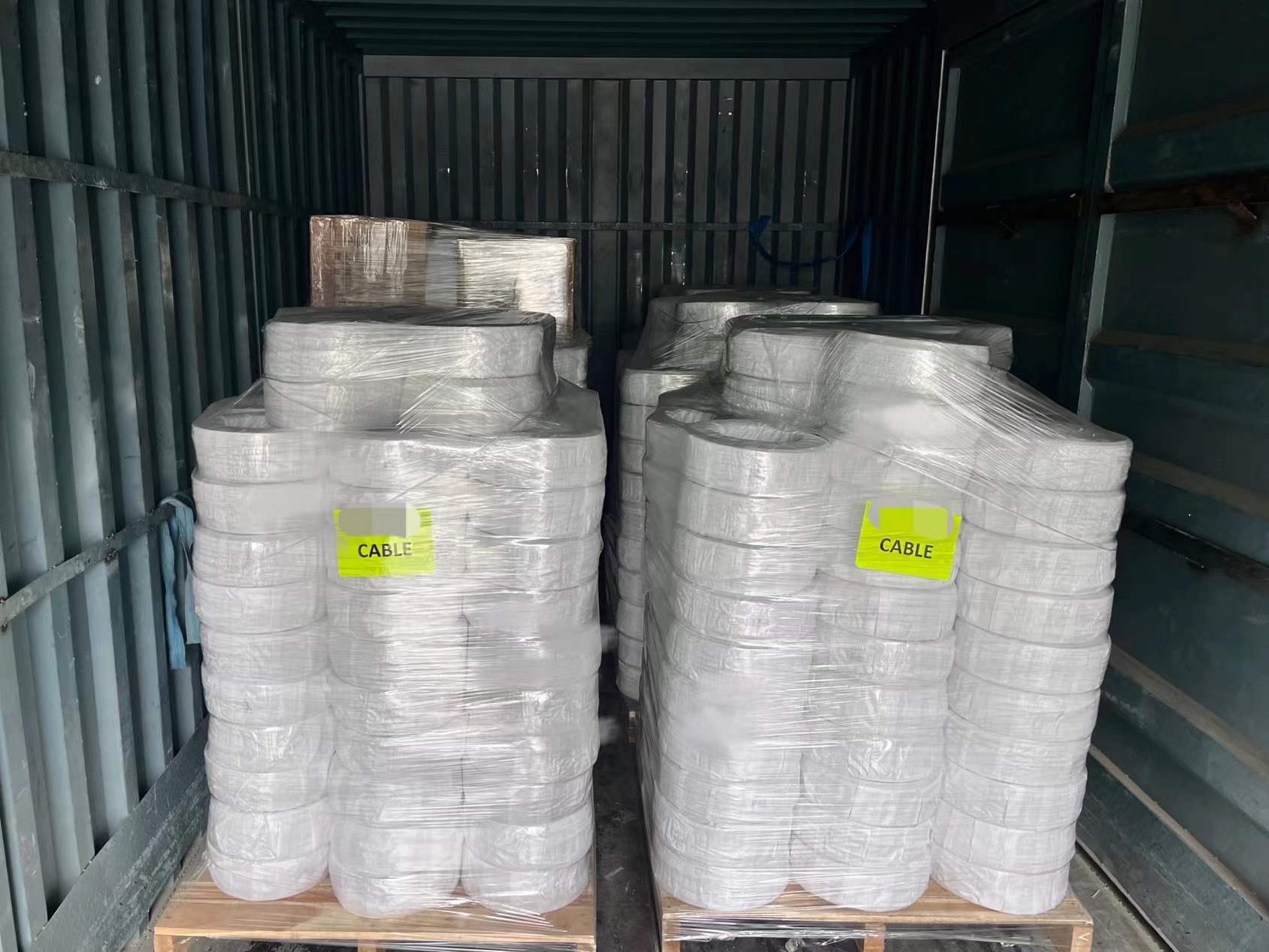 Supplying BS6004 6242Y Cable